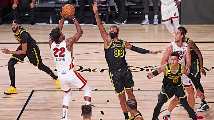 Jimmy-butler-heat-lakers-pull-up